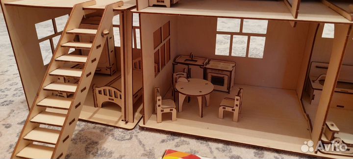 Кукольный домик с мебелью деревянный