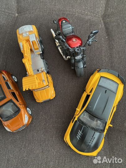 Набор машинок, мотоцикл и джип с пультом