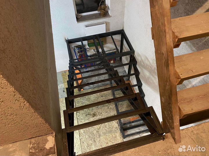 Лестница на металлокаркасе под ключ без посреднико