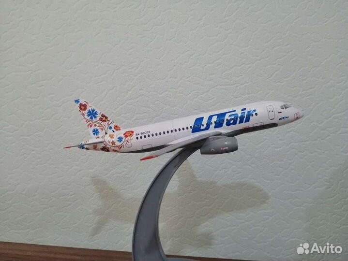 Модель Суперджет-100 1/144