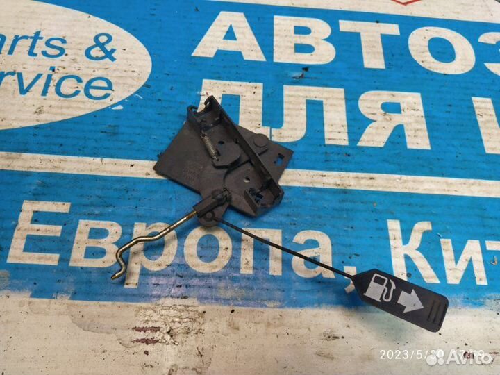 Механизм отпирания лючка бензобака Ford Mondeo 1.8