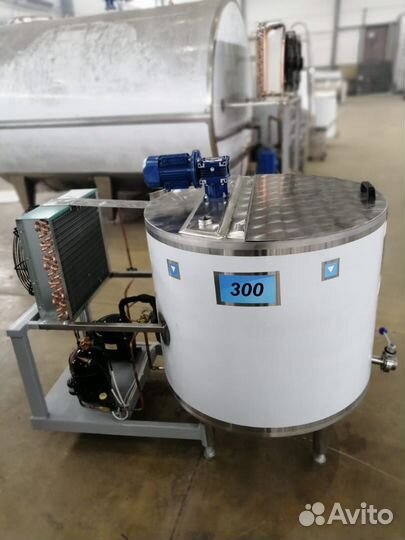 Охладитель молока вертикальный открытого типа 250л