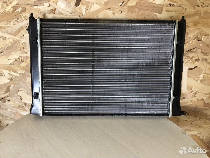 Радиатор системы охлаждения VW Golf/Jetta 83