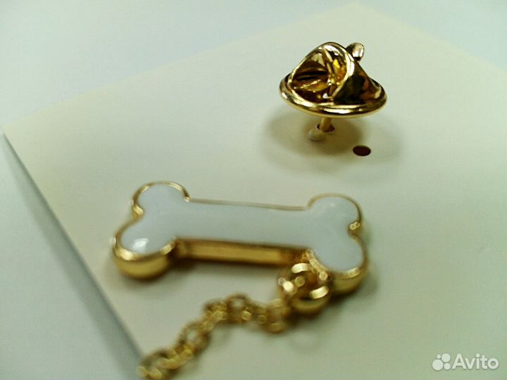 Брошь собака