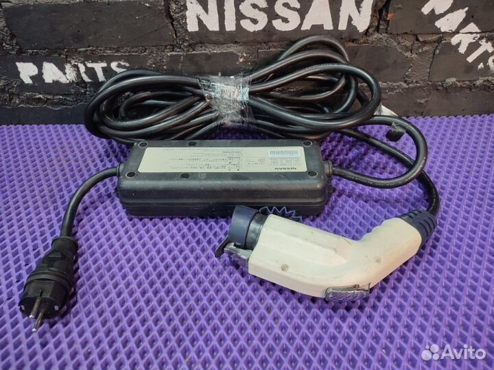 Зарядное устройство Nissan Leaf AZE0-061302 EM57