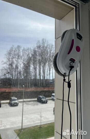 Робот мойщик окон даджет