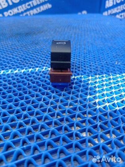 Кнопка открывания багажника Volkswagen Passat B7