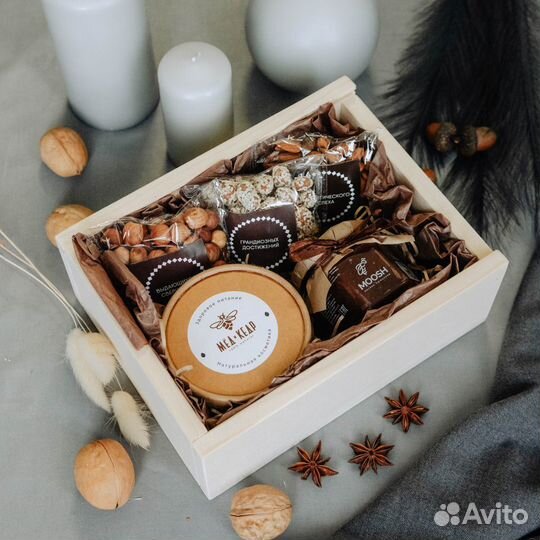 Подарочный эко-набор с чаем, медом и орехами