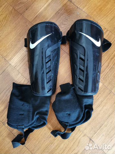 Щитки футбольные