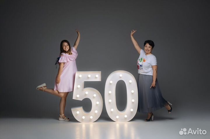 Цифры с лампами для фотозоны