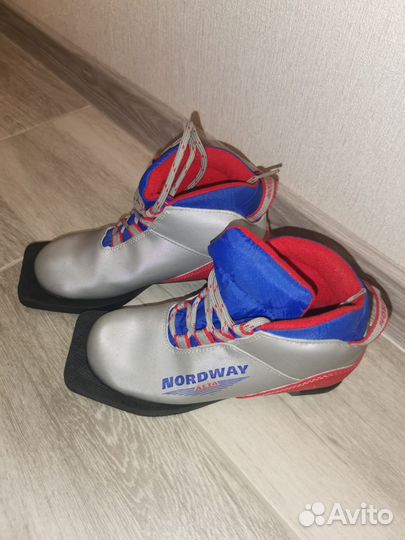 Лыжные ботинки