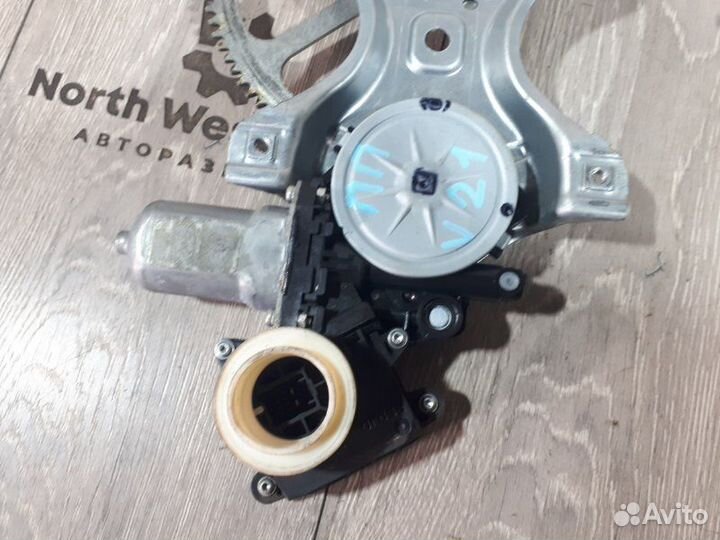 Стеклоподъемник передний правый Toyota Auris