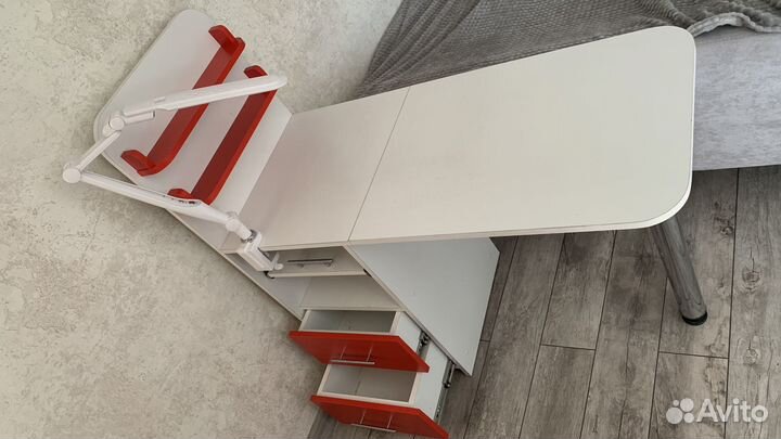 Маникюрный стол складной бу