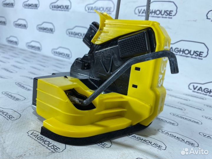 Замок двери задний левый Hyundai Solaris 1.4 G4LC