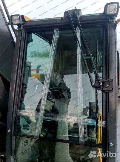 Стекло лобовое верхнее погрузчик case 570 ST