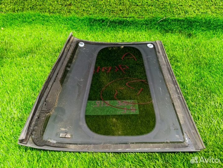 Стекло собачника заднее левое Nissan Cube Z12