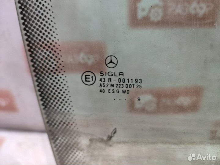 Стекло двери переднее правое Mercedes-Benz