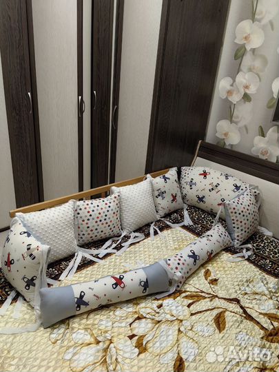 Бампер в детскую кроватку