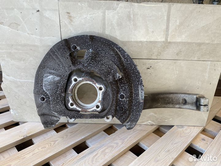 Поворотный кулак передний правый BMW X5 E70