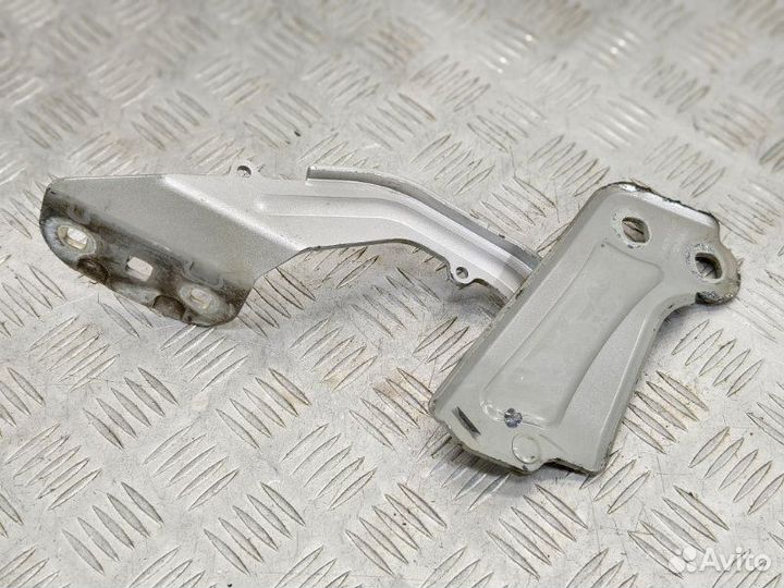Петля капота Ford Focus 3 1.6 pnda 2012