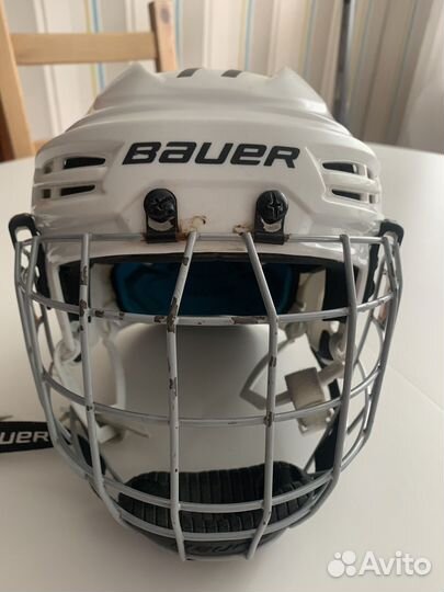 Хоккейный шлем