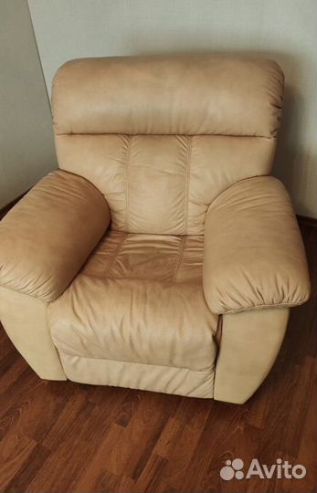 Комплект диван и кресло кожаные