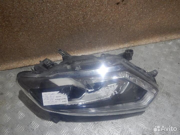 Фара правая Nissan X-Trail