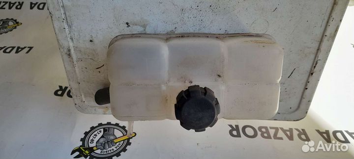 Расширительный бачок Лада Приора