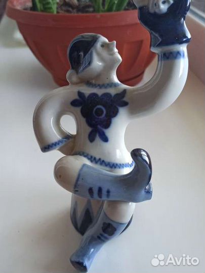 Скоморох с куклой