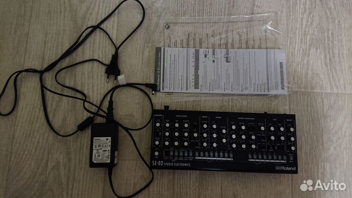 Аналоговый синтезатор Roland SE-02 boutique