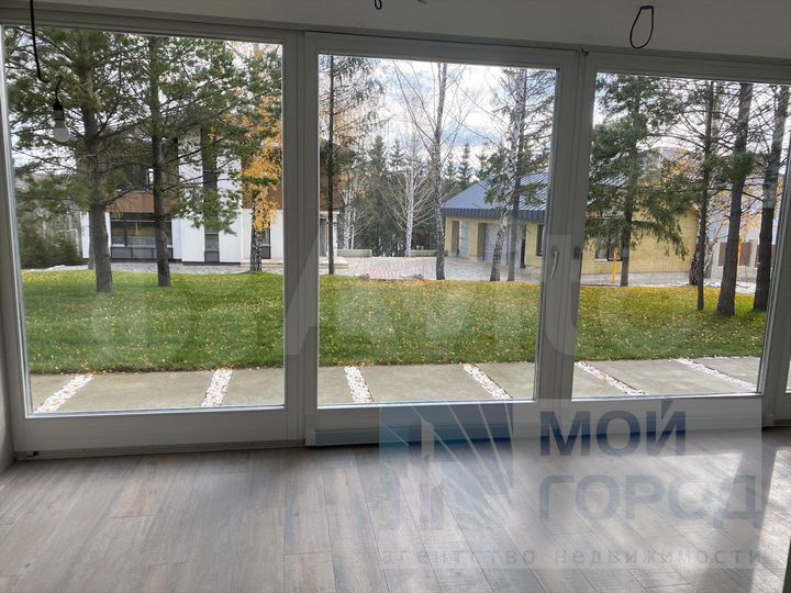 Коттедж 400 м² на участке 15 сот.