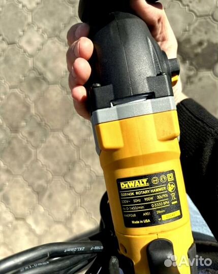 Перфоратор DeWalt D25143k 900W Made in USA