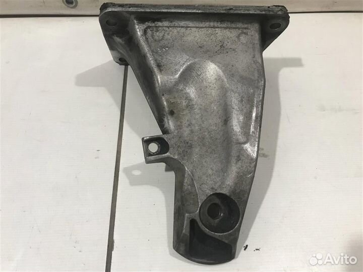 Кронштейн двигателя правый BMW 7-серия E65/E66