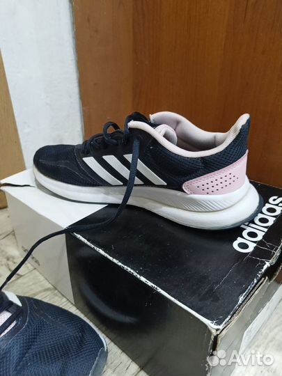 Кроссовки adidas женские