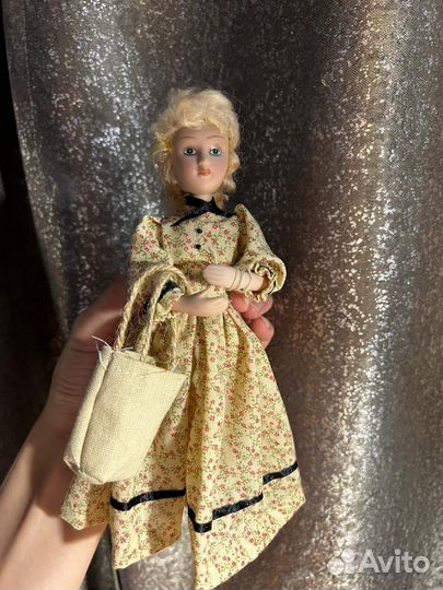 Кукла фарфоровая коллекционная