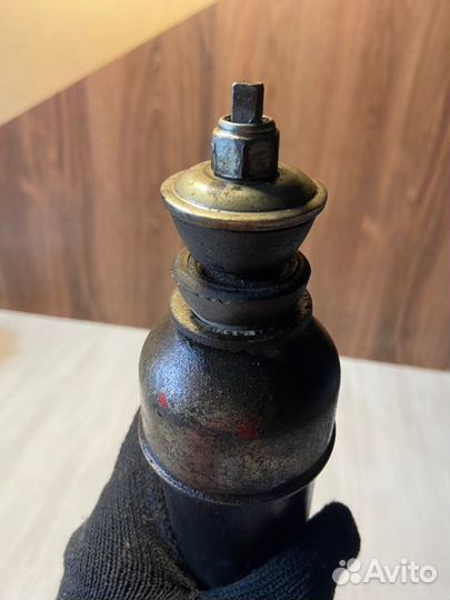 Амортизатор задний Nissan Sentra B17 HR16DE