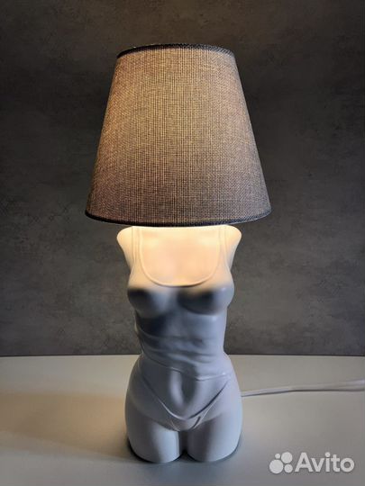 Лампа настольная с абажуром