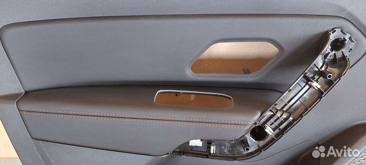 Обшивка двери передняя левая Renault Duster 2