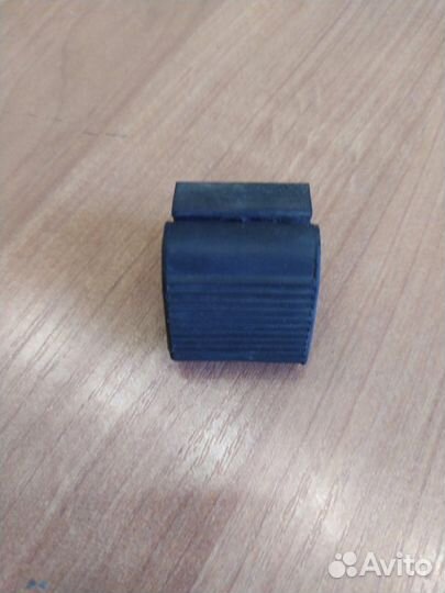 Направляющая капота Volkswagen Passat B5+ седан