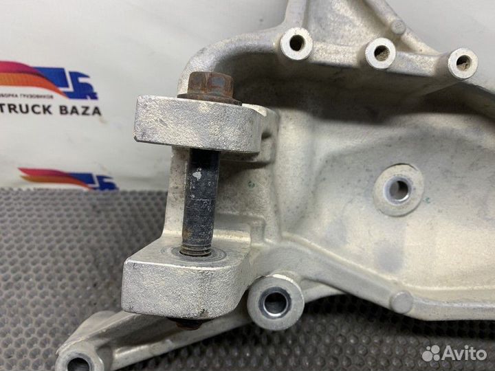 1912828 Кронштейн кабины передний левый