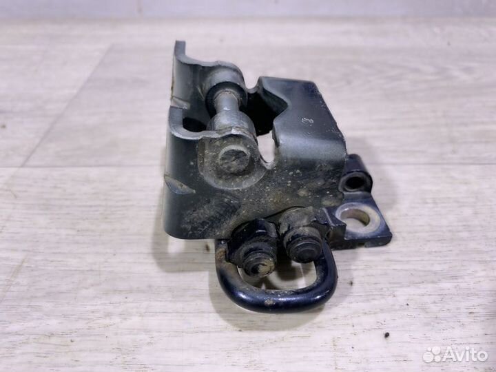 Петля двери задняя правая Volkswagen Jetta седан