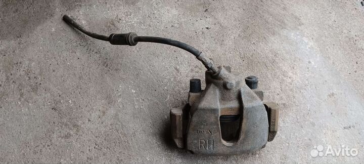 Суппорт передний правый ford focus 2