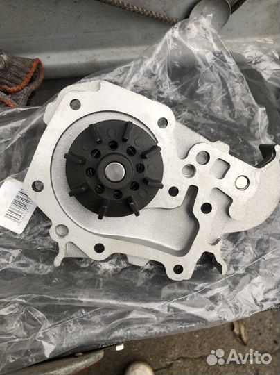 Помпа на renault sandero