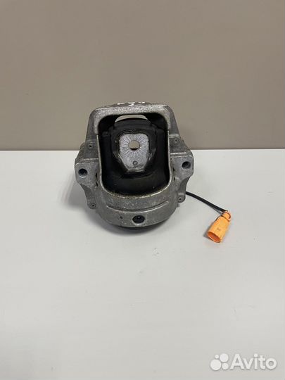 Опора двигателя левая Ауди Ку5 Q5 8R