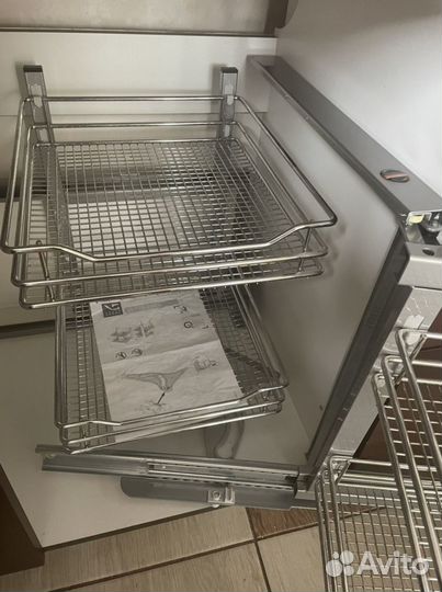 Волшебный уголок с механизмом плавного закрывания