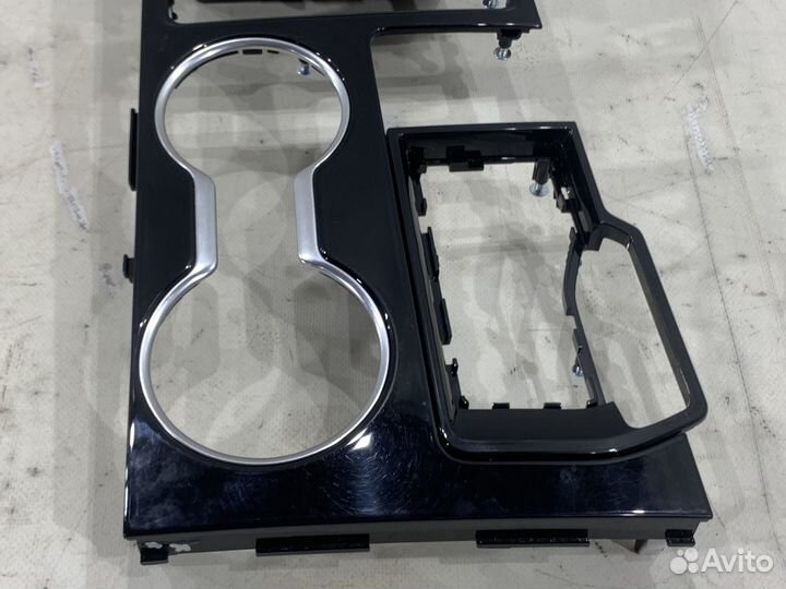 Декоративная накладка центральной консоли KIA K5