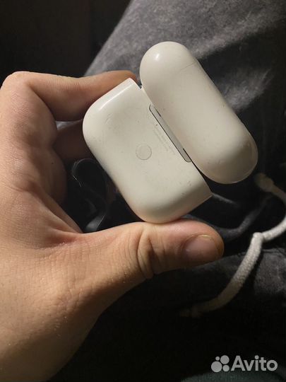 Airpods pro кейс и правый наушник