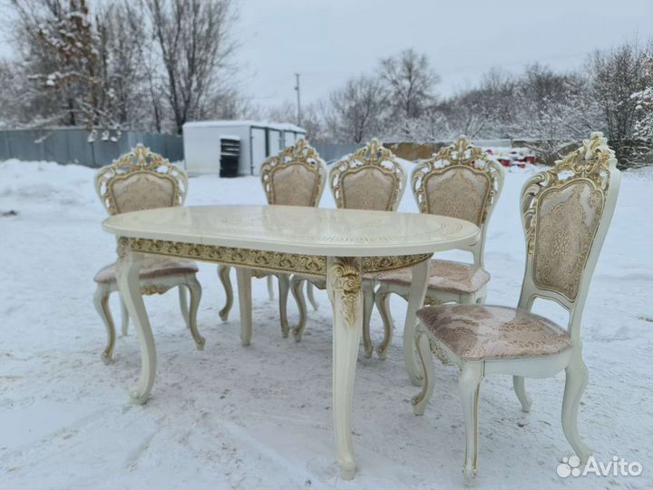 Столы и стулья