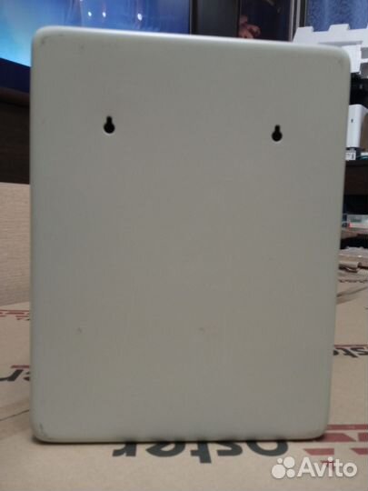 Ключница настенная металлическая