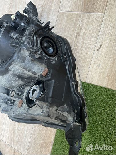 Фара правая mitsubishi pajero 4